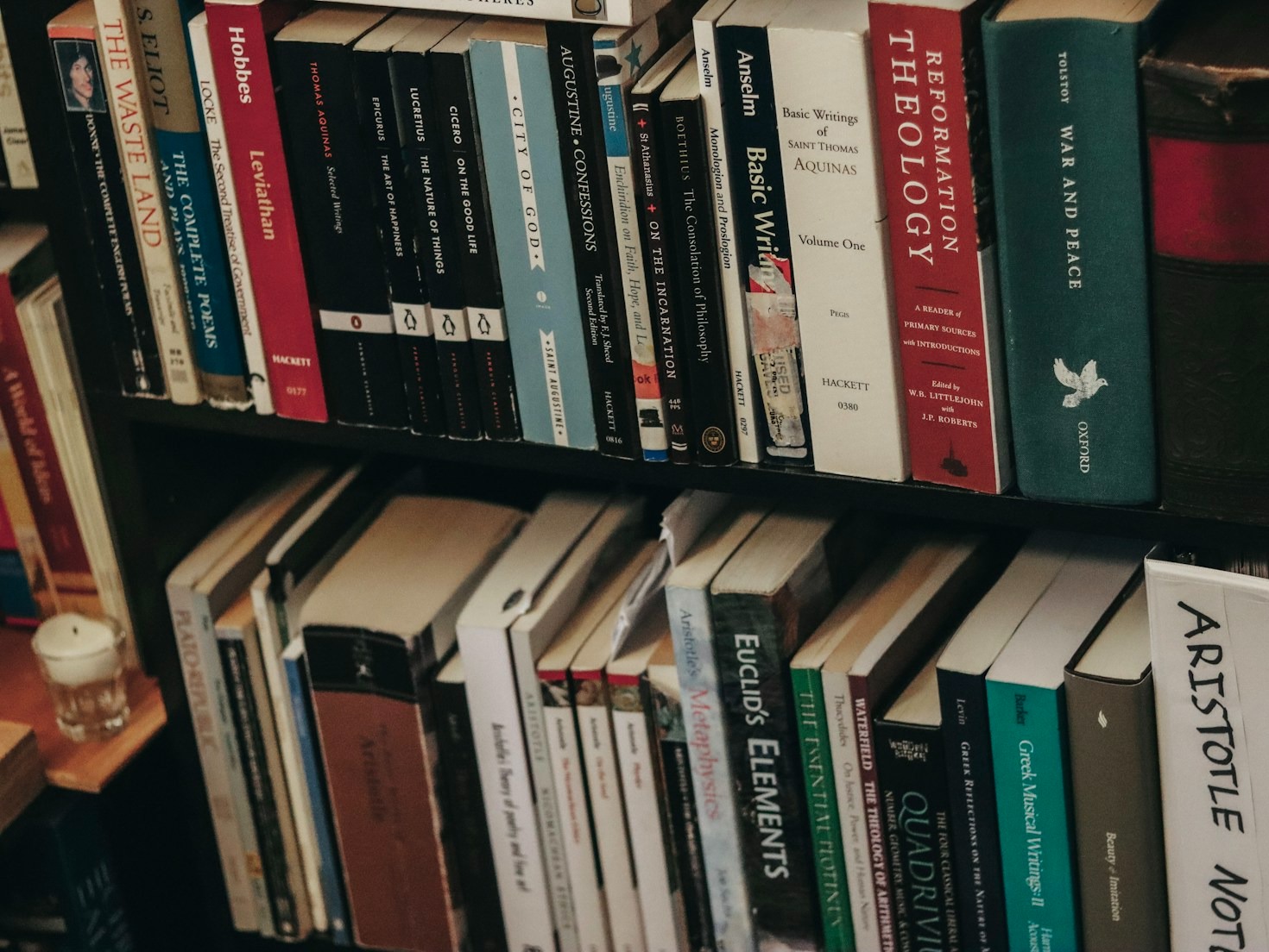 Exploring Economic Theories Through Storytelling